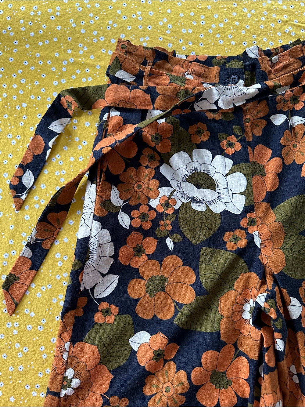 Princess Highway floral gorgeous pant ( read description about sizing) - Picture 5 of 10